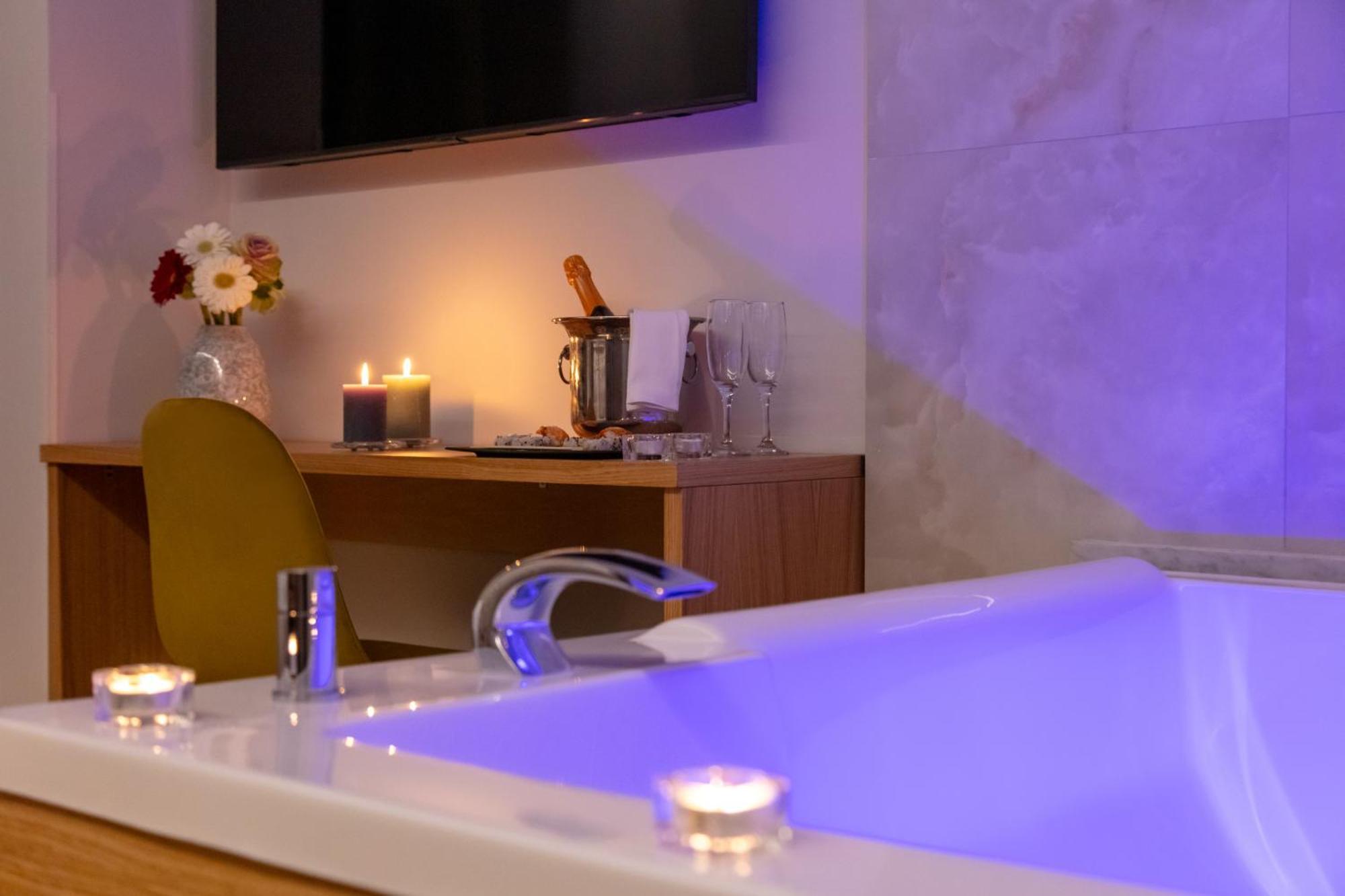 Main - Duomo Hotel Napoli Ngoại thất bức ảnh